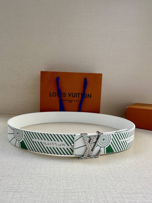 This 4.0 Wide Lv Imprint Double-Sided Belt Brings Out The New Season Street Styl