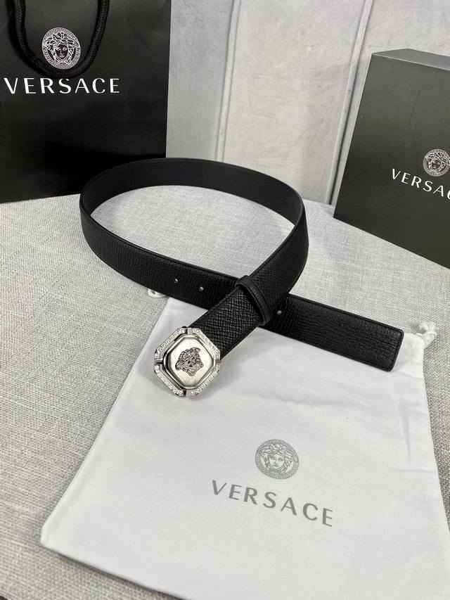 Width 4.0Cm Versace Uses Imported Vientiane Leather. This Flat Belt Is Equipped