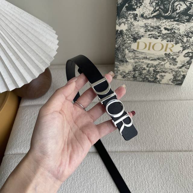 dior's New Belt Is Made Of Smooth Cowhide And Paired With A Shiny Metal Dior