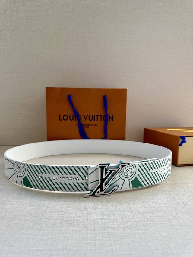This Lv Imprint Double-Sided Belt Brings Out The New Season Street Style For A C