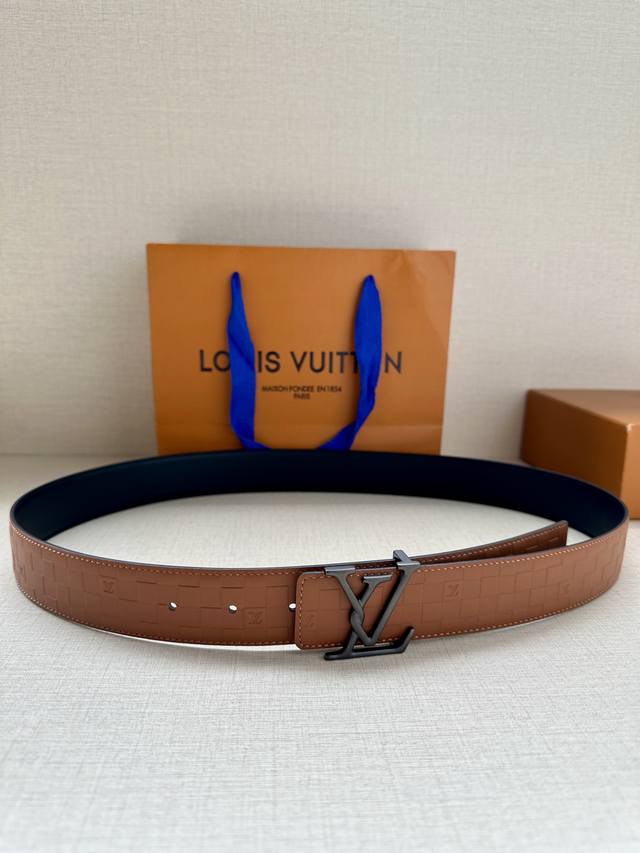 Special Lv Pyramide Glitter 3.4 Wide Belt Exudes The Youthful Style Of The Winte