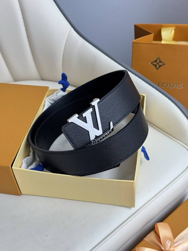 lv Luxurious Modern Style With Elegant And Elegant Signature Soft And Sturdy