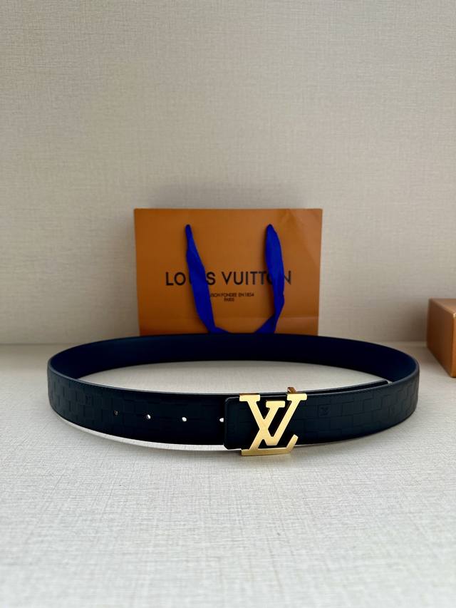 lv Pyramide Glitter 34Mm Belt Exudes Youthful Style From The Winter And Sprin