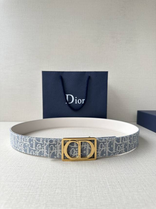 Width 3.5Cm Dior Inspired By The Iconic Bag Of The Same Name The Montaigne Belt
