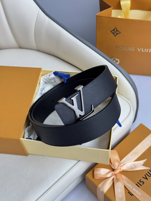 Special Lv Luxury Model Modern Decoration With Elegant And Generous Signature So