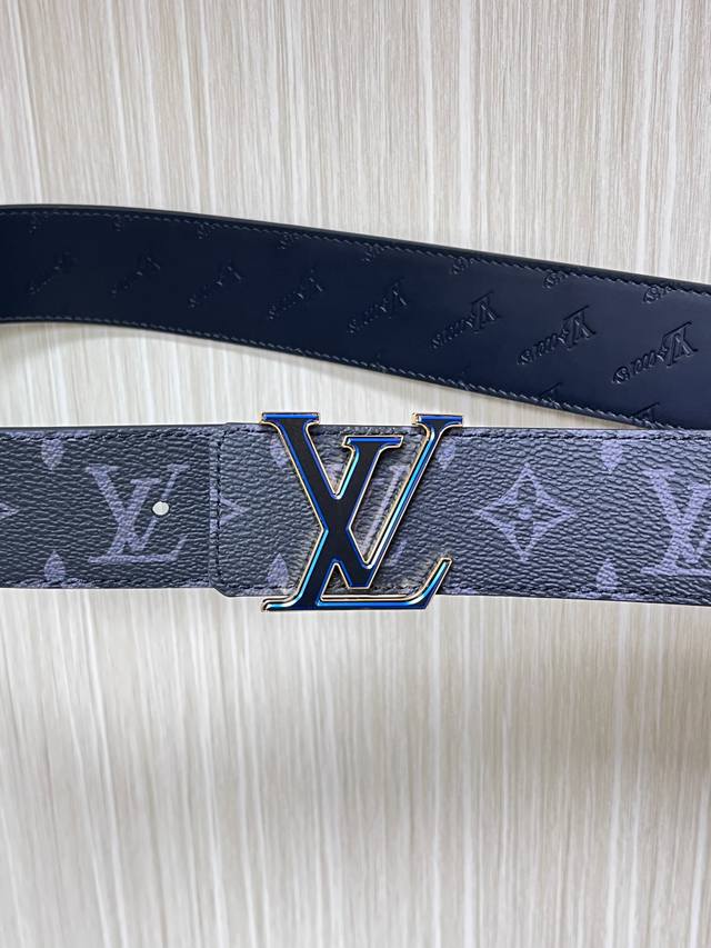 Special 4.0 New Model Of The Season, One Side Is Imported Calfskin, The Other Si