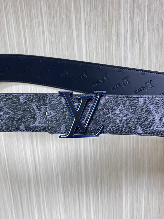 Special 4.0 New Model Of The Season, One Side Is Imported Calfskin, The Other Si