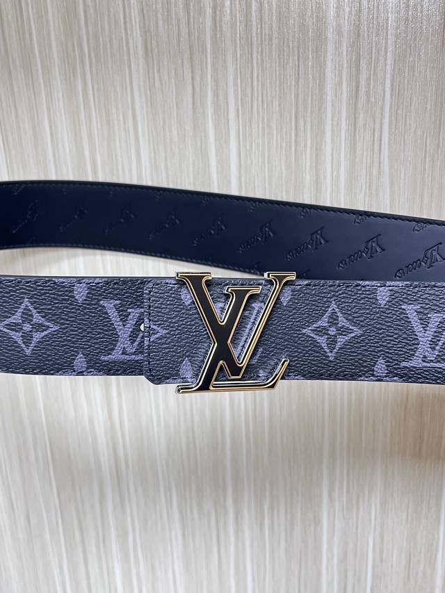 Special 4.0 New Model Of The Season, One Side Is Imported Calfskin, The Other Si