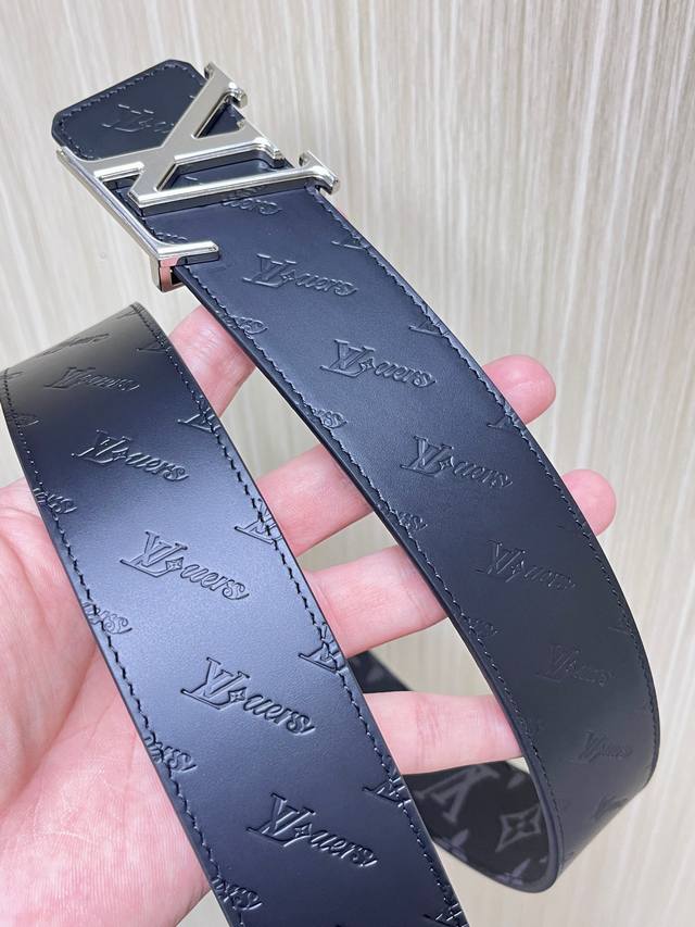 Special 4.0 New Model Of The Season, One Side Is Imported Calfskin, The Other Si