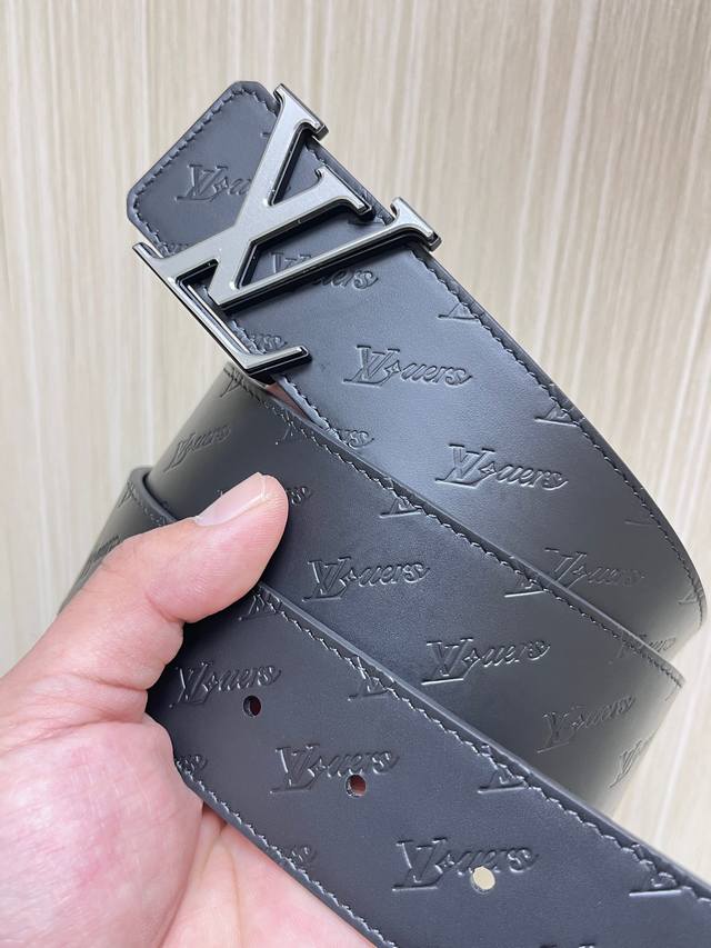 Special 4.0 New Model Of The Season, One Side Is Imported Calfskin, The Other Si