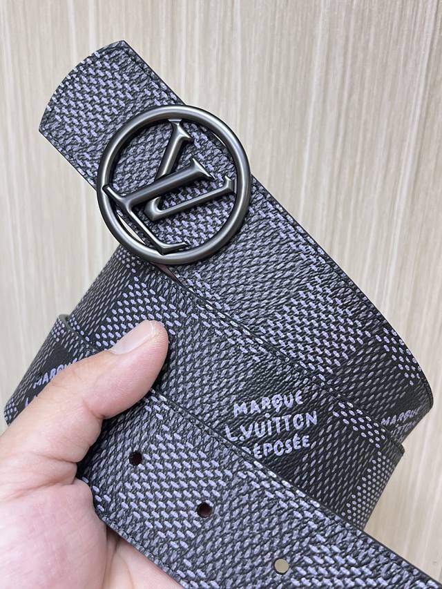 4.0 New Style Of The Season, One Side Is Imported Calfskin, The Other Side Is