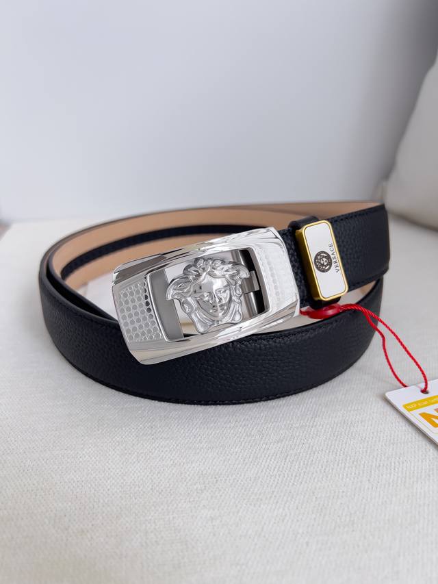 Valentino Valentino beach shorts, a must-have for summer vitality The bright red