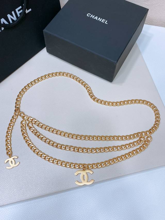 Burberry's new summer short-sleeved round neck T-shirt, fashionable single produ