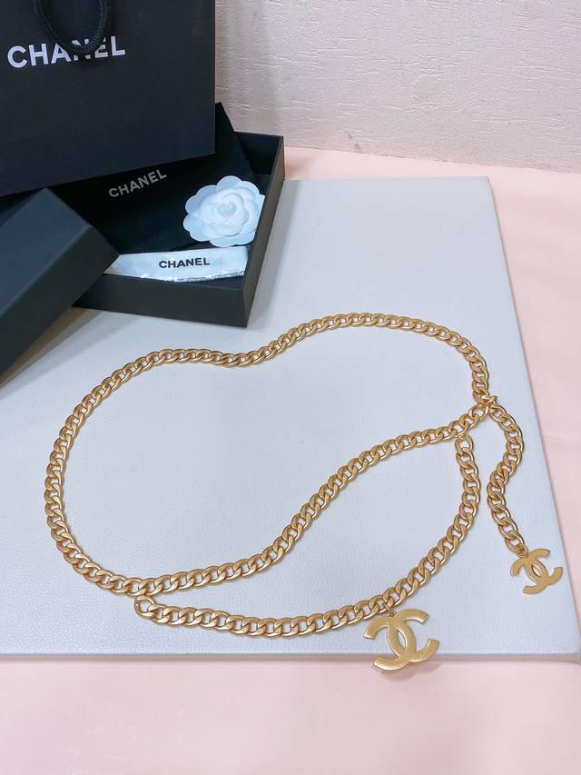 Prada Prada summer new short-sleeved round neck T-shirt, fashionable single prod