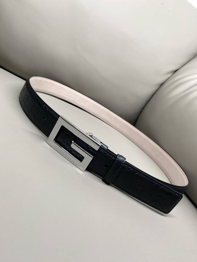 Loewe 2025 Spring and Summer new style, the latest casual shorts. The original p