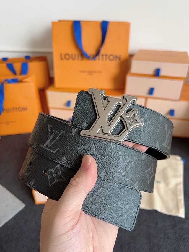 Kiton's new 2025 casual pants are an elegant take on a sportswear staple. Crafte