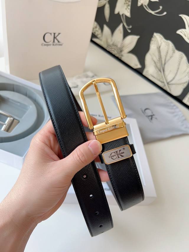 H's 2025 summer new round-neck short-sleeved shirt is a model of fashionable pro