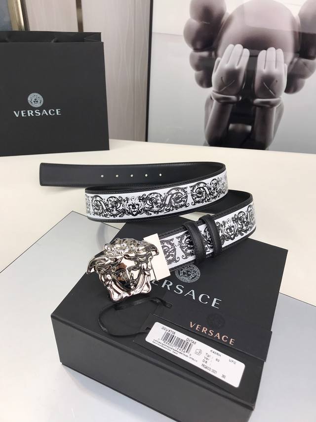 2025Ss New Summer H Men's Lapel T-shirt The pattern on the chest is embroidered