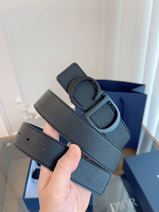 Giv*Chy's 2025 spring and summer new unisex short-sleeved T-shirts inject new fa