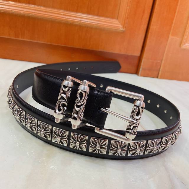 Bur*Erry's new casual suit for spring and summer 2025 gives people a feeling of