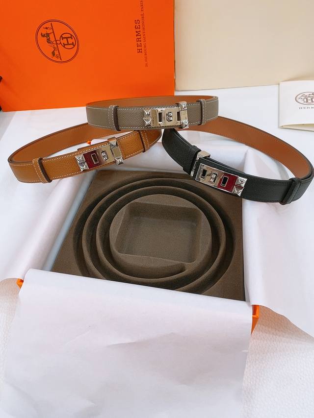 Guc*Gucci 2025Fw Spring and Summer new round neck base outerwear T-shirt, three-