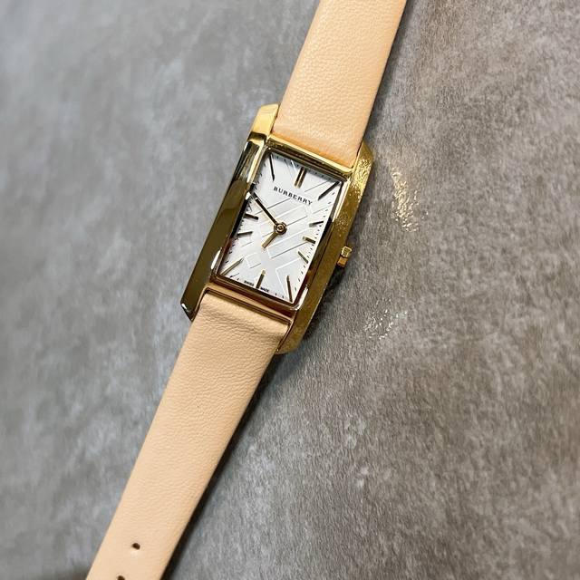 白 金 Burberry巴宝莉 长方形表盘 格纹钢带石英女表，格纹表带，尺寸：表盘直径19*30Mm，厚5Mm