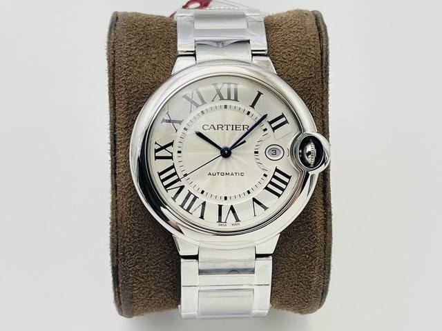 专业为品质“升级”V8升级版 卡地亚蓝气球系列腕表28Mm33Mm36Mm42Mm系列腕表！ 1 通透 更闪亮，更通透，日光下呈现独有的炫目火彩！ 2 材质 采