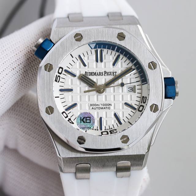 其他品质聊！爱彼“皇家橡树离岸型” 3系列，终把A.有的八角型表圈表达出棱角分明的线条，搭载原版一致Cal.3120机芯，性能稳定，表盘尺寸42Mm，300米超