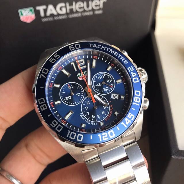 Original Tagheuer 泰格豪雅F1系列，石英男士腕表 原单货！六针计时带日历！瑞士原装机芯！精钢表带表壳，蓝宝石玻璃！专柜售价一万多！～43Mm表