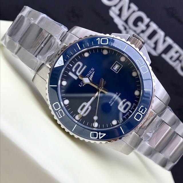 浪琴-Longines，康卡斯潜水系列男士腕表，浪琴中的水鬼，防水达300米，表径41Mm，进口机芯，腕表使用精钢表壳，黑色表盘镶嵌阿拉伯数字和时标，Sur-L