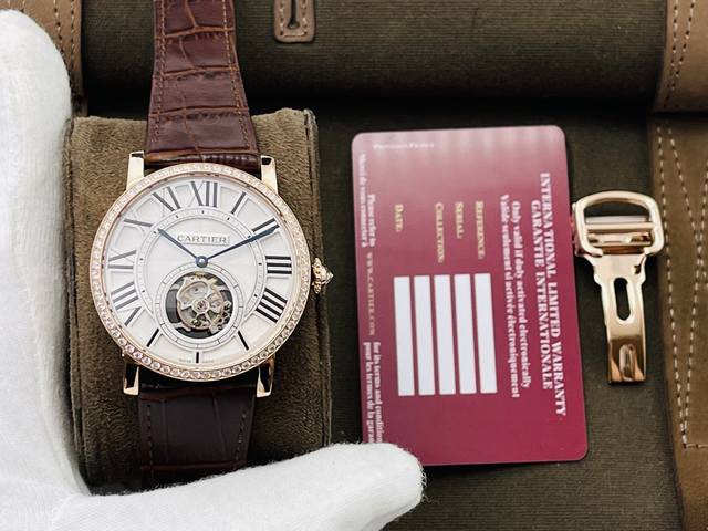 Bbr Factory 墙裂推荐 卡.地亚Rotonde De Carter 系列。型号：H Bbr革命性创新工艺，精心打磨三年，独家浮动式卡地亚一体陀飞轮腕表