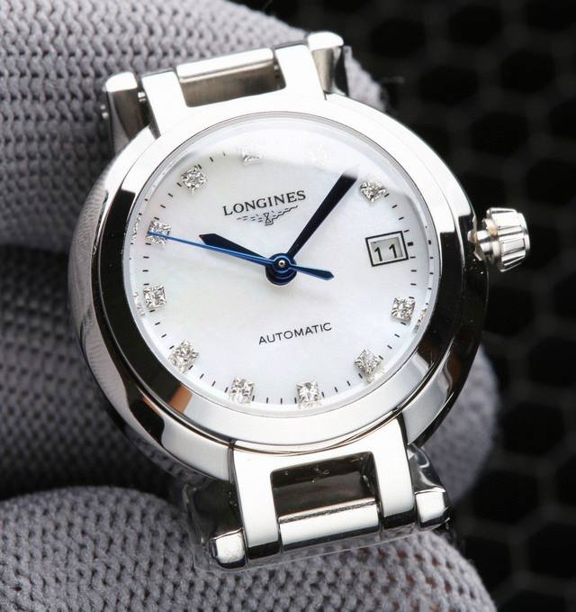 浪琴心月机械女表！整圈44颗Vvs级别真钻镶嵌，浪琴心月 L8.111.4.87.6。最牛硬货！经典不败的浪琴系列-休闲时尚女士腕表，体现了以飞翼沙漏标志而闻名