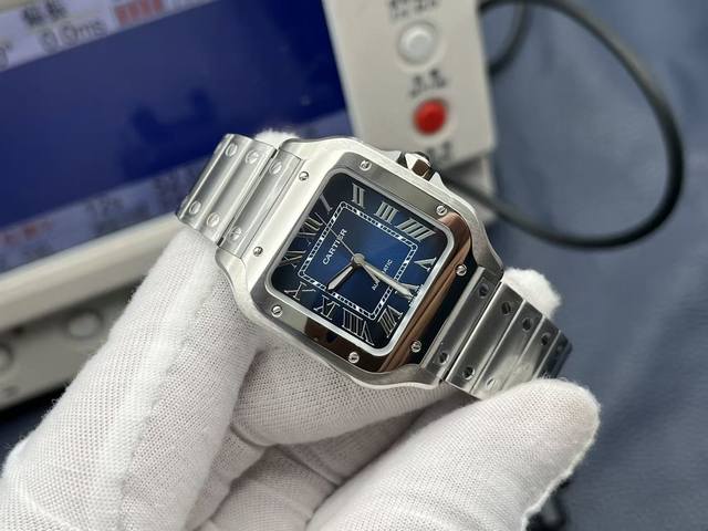 Bv出品 市场最高版本 卡地亚山度士女庄Santos De Cartier腕表 1表壳：316不锈钢 2把的：七角形表冠 镶嵌一颗多切面蓝宝石 3表盘：阳光射线