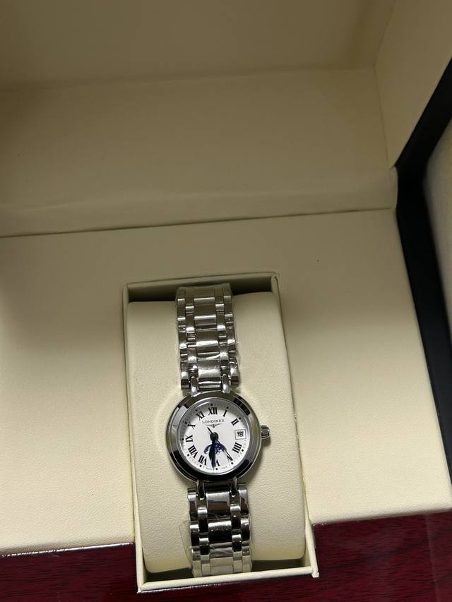 浪琴 心月系列 浪琴心月系列是银色之星！316精钢表带，璀璨流溢的钻石，为腕表更添动人风采。其魔幻般的优雅吸引着所有倾情于现代精致优雅风尚的女性 ，爆款推出 转