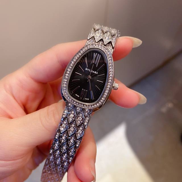 宝格丽全新Octo Finissimo 手表惊艳亮相，新款Serpenti Seduttori鎏光蛇影腕表魅惑闪耀，再奏经典续曲。6771#白壳