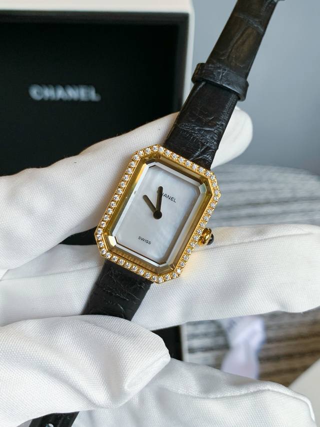 鳄鱼皮带钻 白壳 ，黄金730 3D立体蓝宝石玻璃，瑞士机芯，美洲鳄鱼皮！A_香奈儿 Vintage Chanel Premiere 中古界首饰的扛把子、号称“