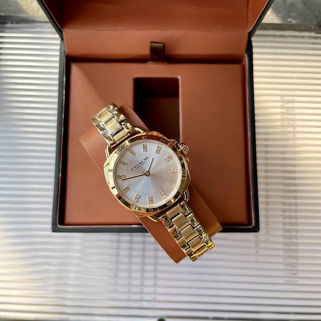 原单新款蔻驰批Coach Tatum系列.多边形表盘与表圈蚀刻Coach品牌标识，型号：1 4153，尺寸：28Mm，进口石英机芯，带按钮蝴蝶扣，简洁大方，高贵