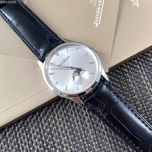 最新版本 ！款4积家月相大师系列，修正现市面任何版本的所有不足之处。机芯细节，升级对版自动陀导向齿轮自司性能更加，同步Klf避震器，更加稳定定！一表一码！佩戴无