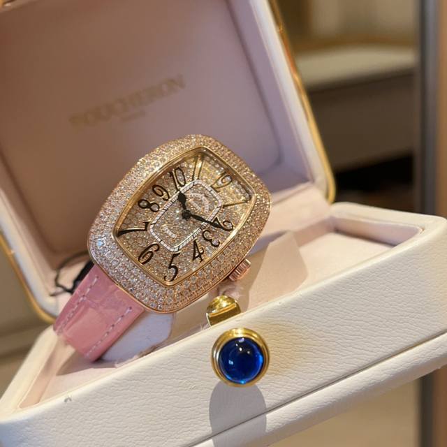 Franck Muller法兰克穆勒闪钻满天星，无数男女明星的热捧之物。最新手腕时尚女表 小椭圆蛋形Fm独家设计风格，316精钢贴手镶钻壳身，多种表带颜色提供。