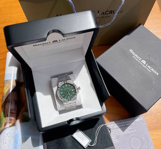 艾美6可选 绝对的牛货。尊达大师的设计：鹦鹉螺、皇家橡树、纵横四海...当然都是买不起也买不到，只能望而兴叹。偶然发现这块艾美Aikon，造型凌锐，触感柔和 ！