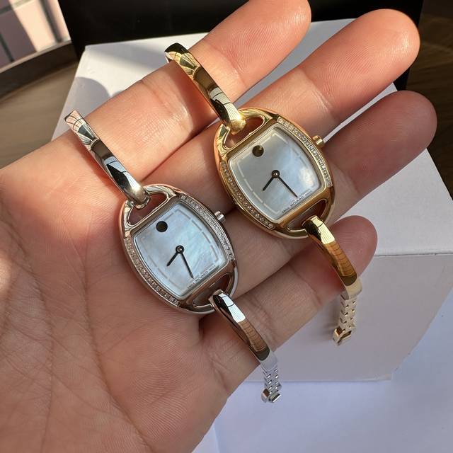 真钻、机芯成本价出。正品摩凡陀美里细节石英女表。两色现货，整表镶嵌31颗真钻！23毫米表径，天然贝母面，蓝宝石镜面，瑞士原装机芯，底盖独立编码。精致且绝不撞的一