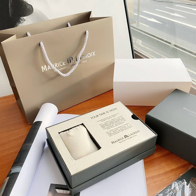 Maurice Lacroix艾美Aikon系列，独家新款三眼计时手表，白蓝黑表盘钢带瑞士男表，自1975年推出首款腕表以来，艾美表就一直是备受青睐的腕表品牌。