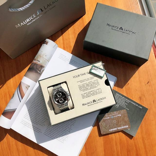 Maurice Lacroix艾美Aikon系列，独家新款三眼计时手表，白蓝黑表盘钢带瑞士男表，自1975年推出首款腕表以来，艾美表就一直是备受青睐的腕表品牌。