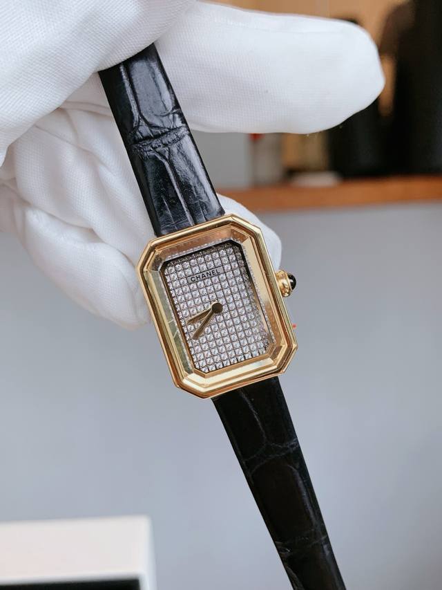 鳄鱼皮满钻面白，黄金 3D立体蓝宝石玻璃，瑞士机芯，美洲鳄鱼皮！A_香奈儿 Vintage Chanel Premiere 中古界首饰的扛把子、号称“中古第一表