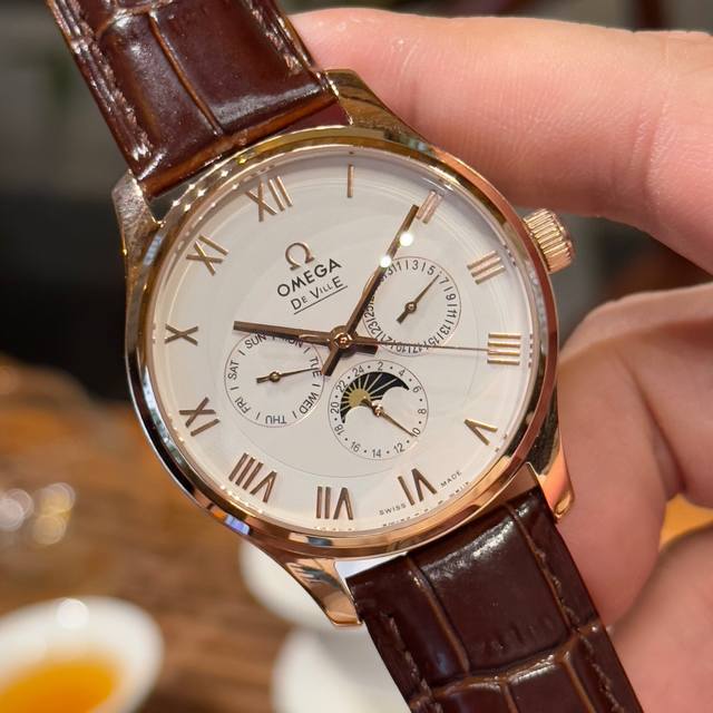 白壳，玫瑰金 ，钢带+20。 大蝶飞升级多功能款 采用多功能3836机芯 品质有保证 壳身侧边选用精致拉丝工艺 一直被模仿 认准图片机芯 经典升级 优雅热卖 欧