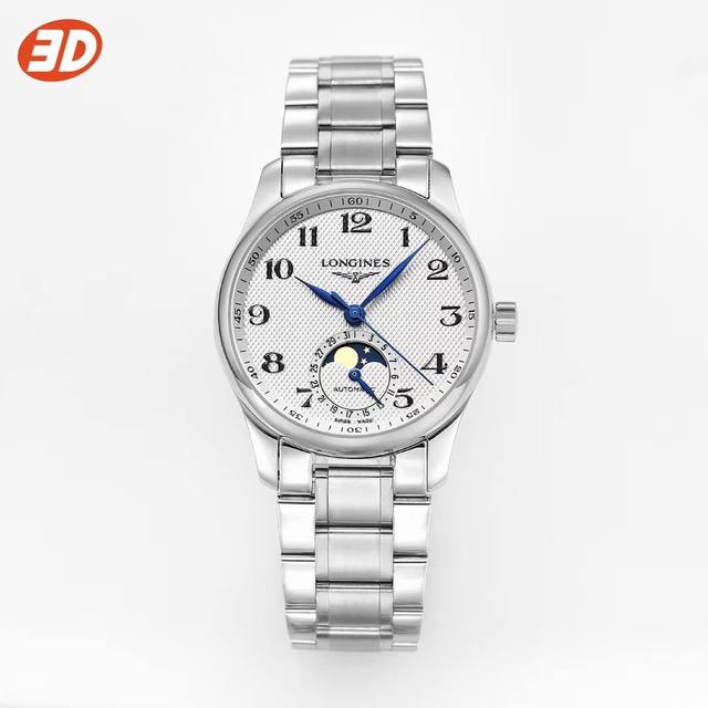 D首推官方同步 全新浪琴名匠系列女表 腕间月相，诠释女性高贵典雅。 精钢表壳的直径为34毫米，尺寸适中。珍珠母贝表盘在女表中是运用较多的，浪琴为其搭配了12颗钻