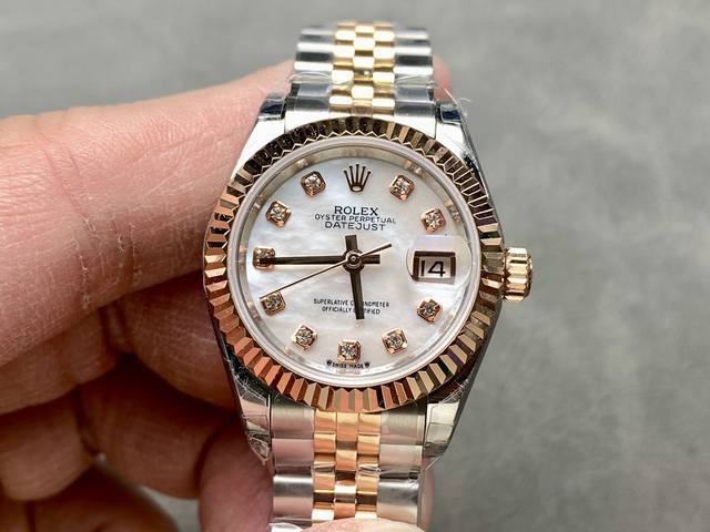 Factory 劳力士Rolex日志型28Mm系列 与原装一致，市场最高品质 日志型瑞士2671机芯，重点在于此版本做到了与原装一致的以下几个细节： 1表壳直径