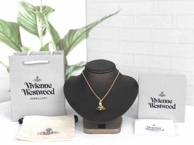 Vivienne Westwood 西太后 限定款土星复古透明立体幸运星球锁骨项链 朋克教母Vivienne Westwood惯用的皇冠、星球及骷颅、以高彩度的