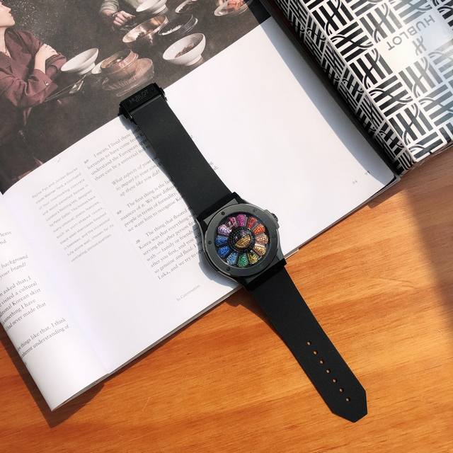 不负众望 夏季新品十年磨一剑真正王炸产品Hublot宇.舶X村上隆全新联名腕表闪耀袭来！宇.舶村上隆太阳花开启了复刻界的全新篇章 推出史无前例的开模一体机 不再