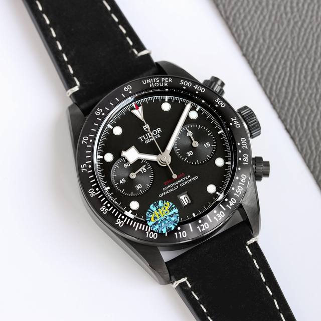 白壳 ，金 乌壳 ，钢带100 Twfactory，周杰伦代言 帝陀最新款碧湾计时型 Black Bay Chrono 精钢款腕表，采用磨砂及磨光316L精钢打